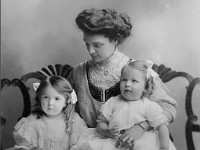 Clarissa1909 02  with Harriet and their mother (Harriet Stevens White)